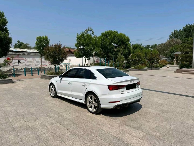 济南18年奥迪A38