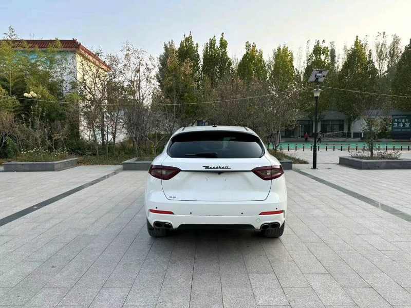 济南17年玛莎拉蒂Levante9