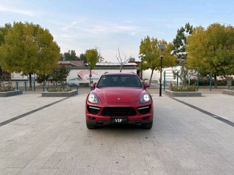 济南13年保时捷卡宴1