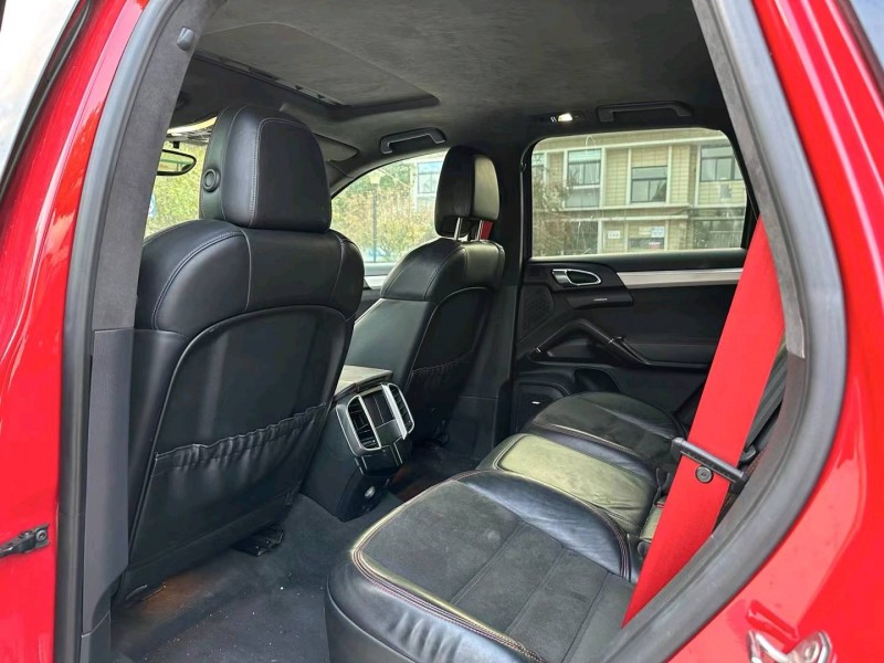 济南13年保时捷卡宴6