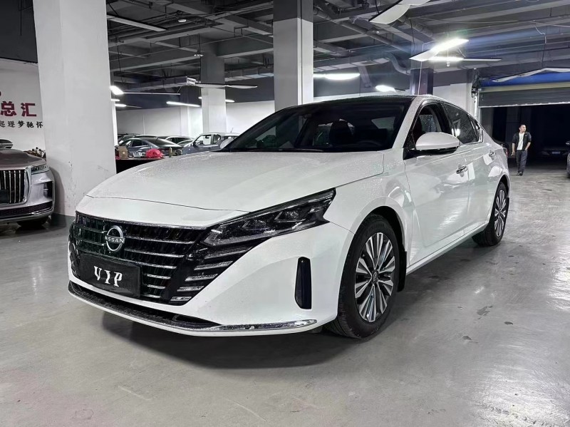 曲靖23年日產天籟2