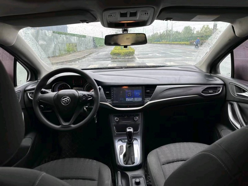 苏州17年别克威朗5