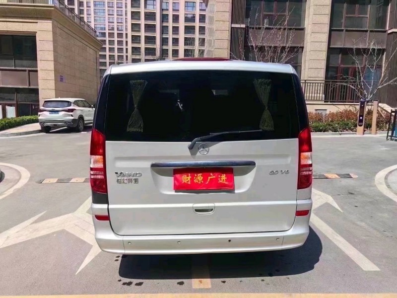东营17年奔驰唯雅诺4