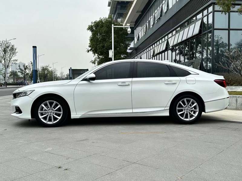 东莞22年本田雅阁7