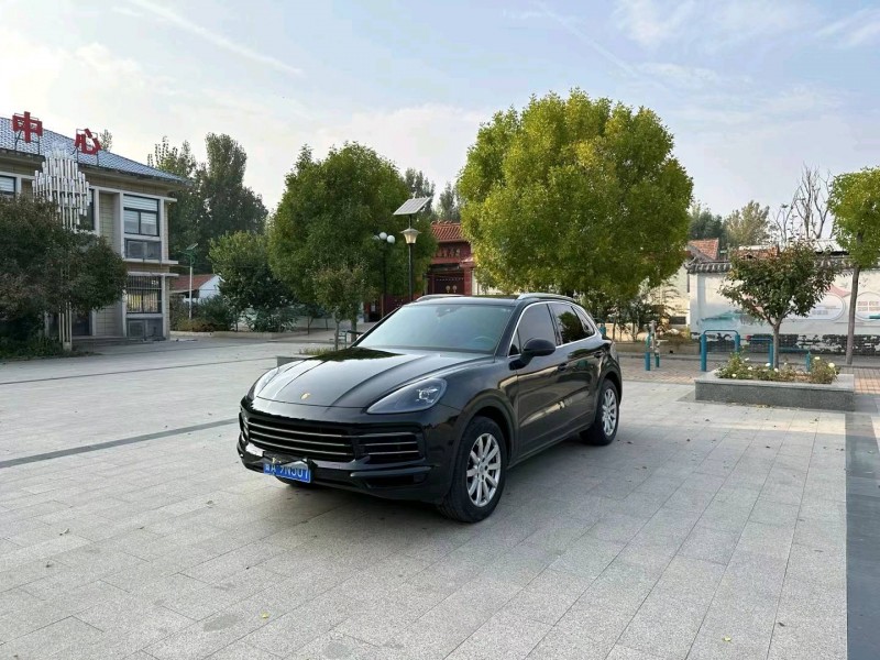 济南19年保时捷卡宴2