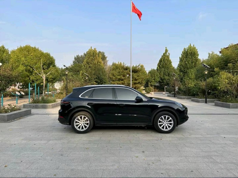 济南19年保时捷卡宴7