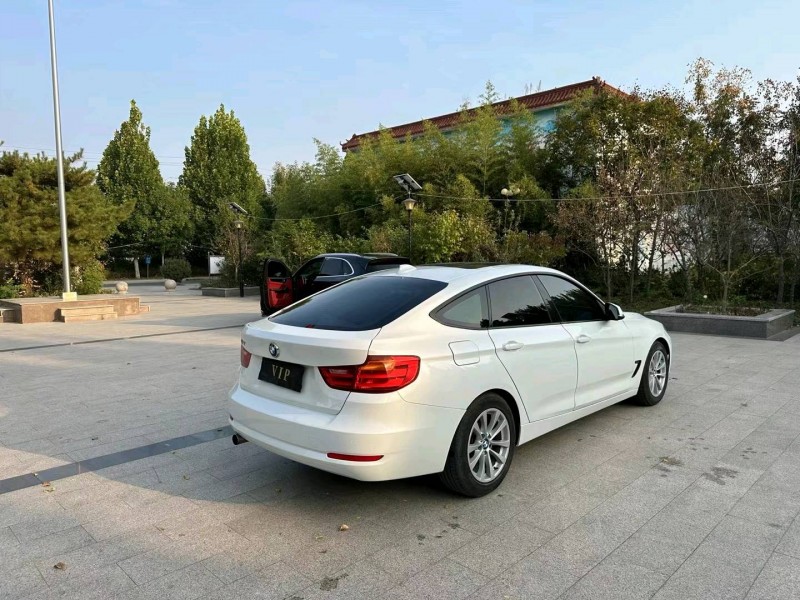 济南16年宝马3系8