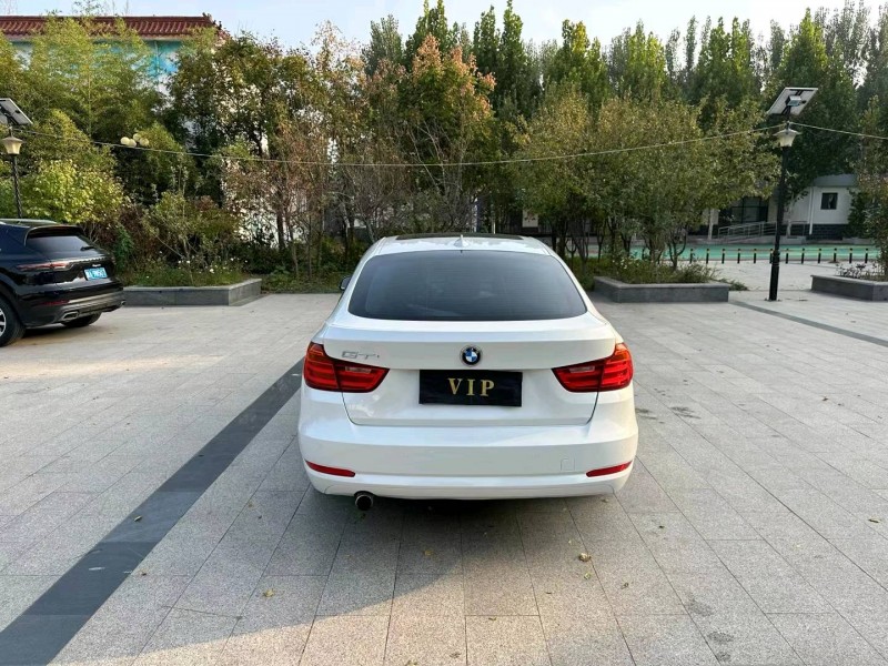 济南16年宝马3系9