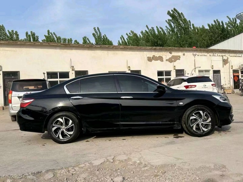 郑州17年本田雅阁7