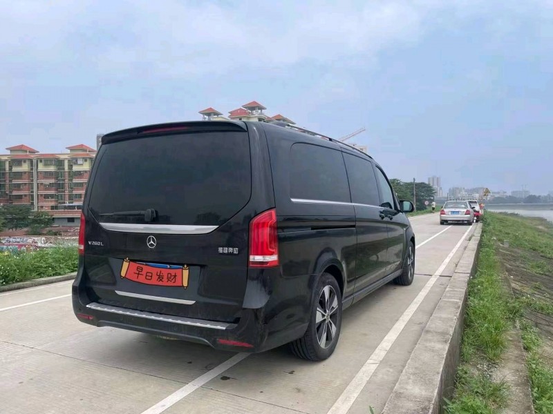 广州21年奔驰V4