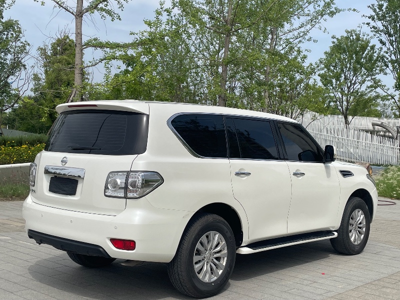 成都18年日产途乐5