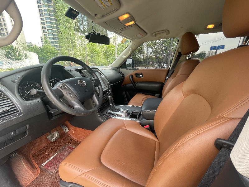 成都18年日产途乐8