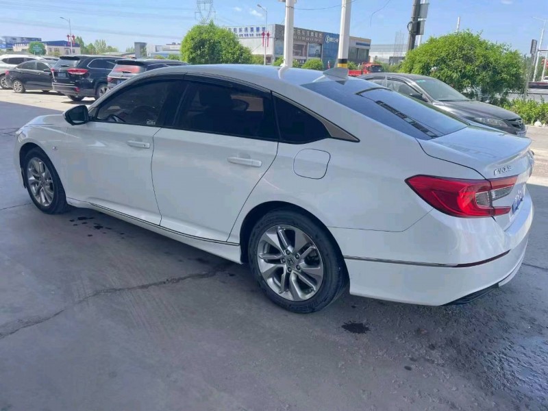 邢台19年本田雅阁8