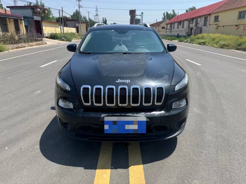 东营16年Jeep自由光1