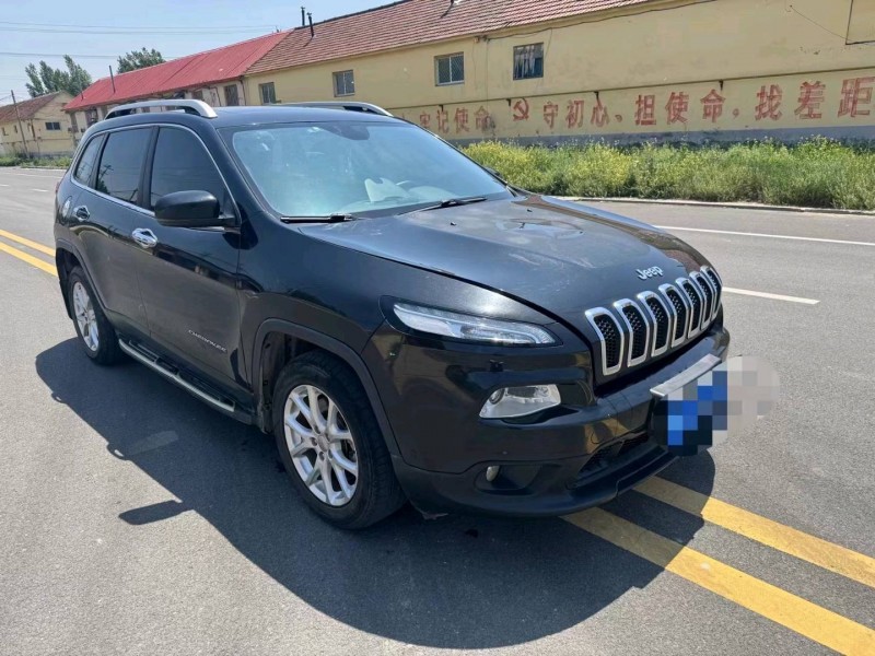 东营16年Jeep自由光3