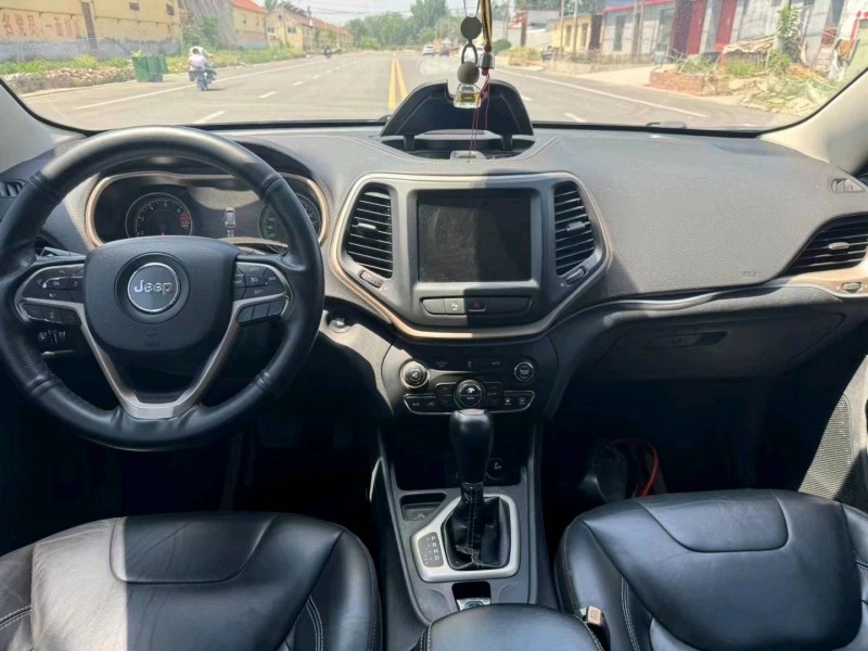 东营16年Jeep自由光5