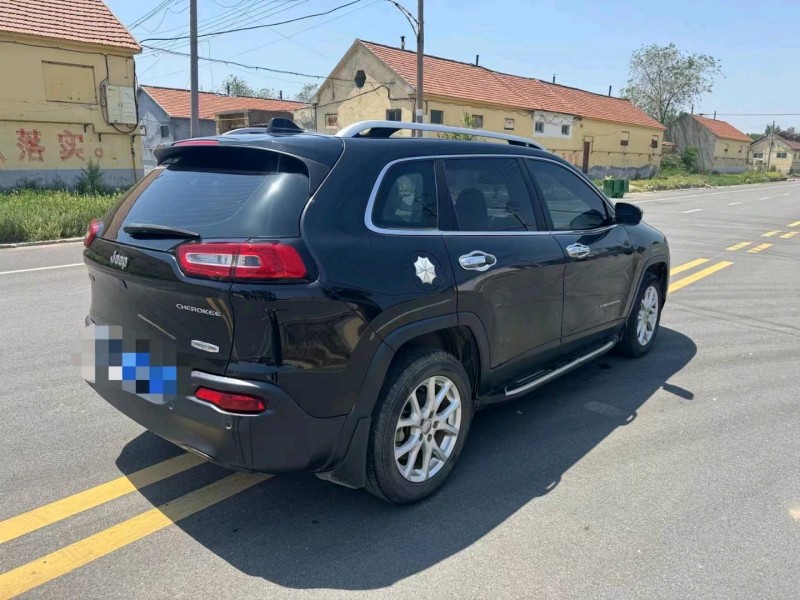 东营16年Jeep自由光7