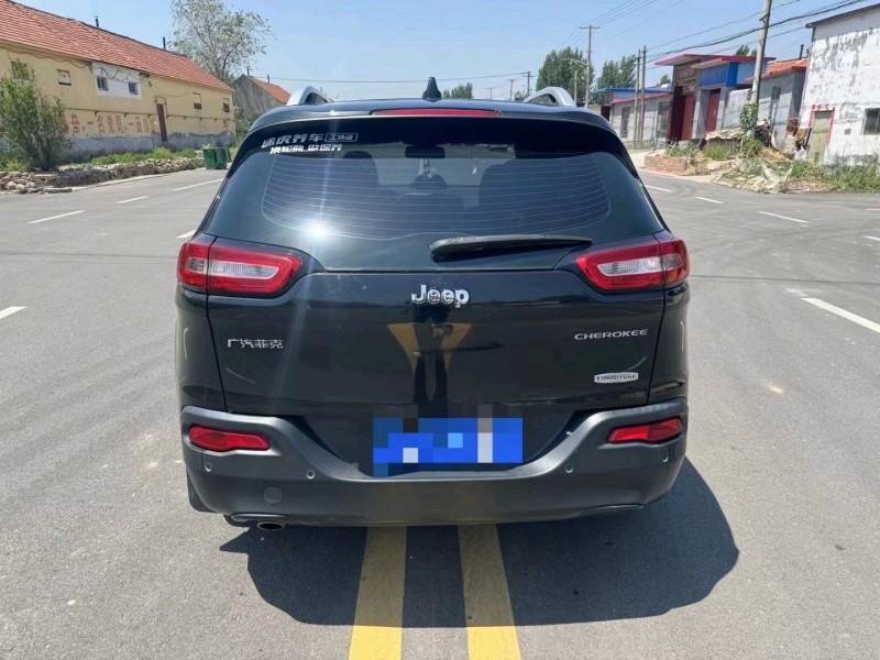 东营16年Jeep自由光9