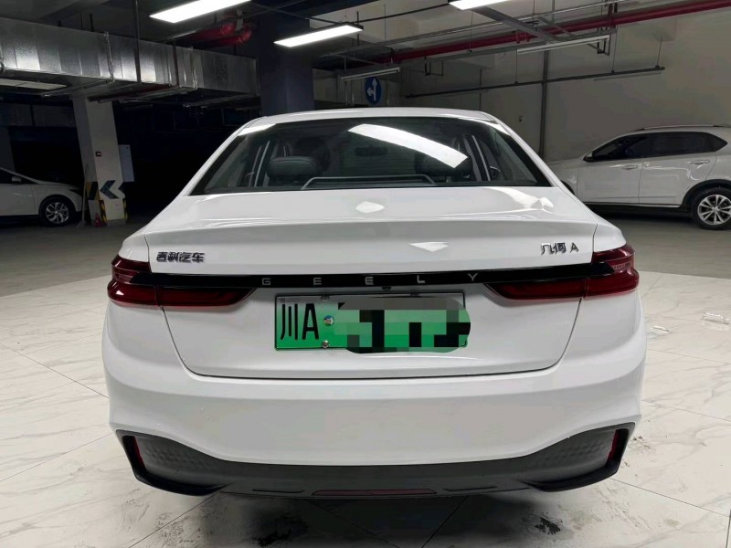 成都24年吉利几何2