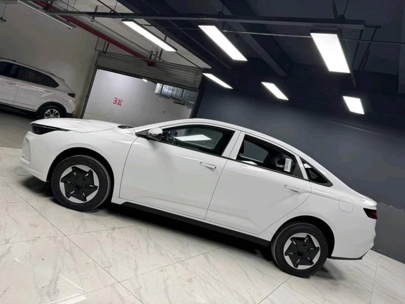 成都24年吉利几何5