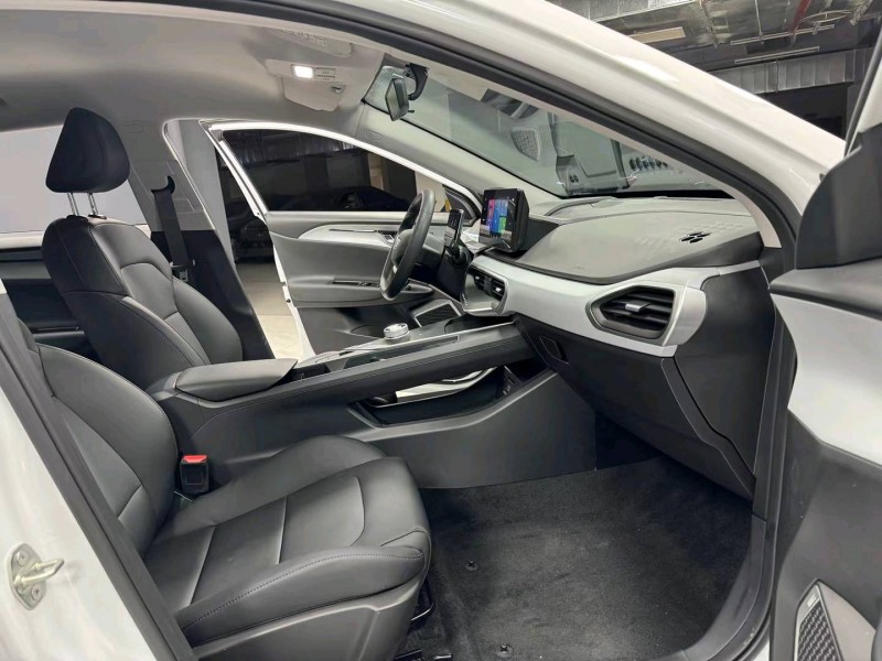 成都24年吉利几何7