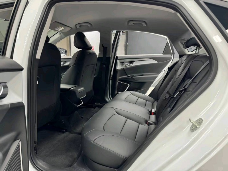 成都24年吉利几何8