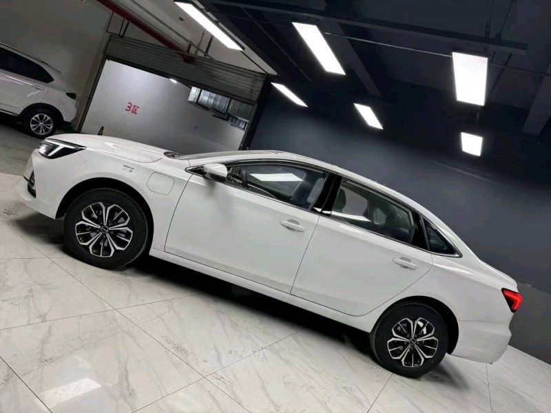 成都23年荣威i64