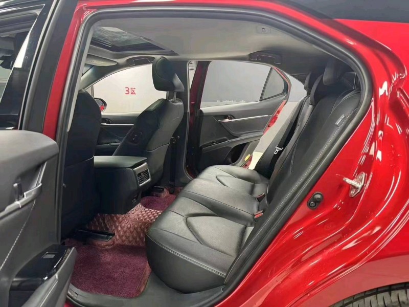 成都22年丰田凯美瑞7