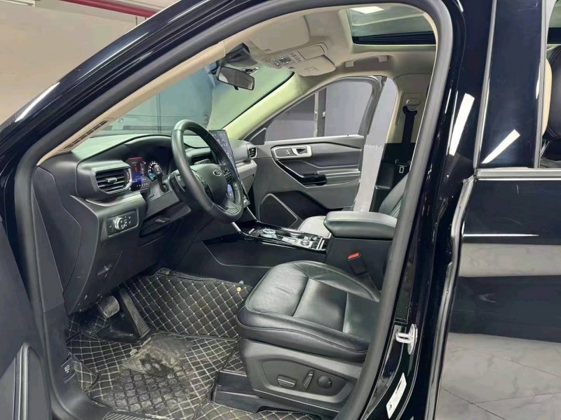 成都21年福特探险者4