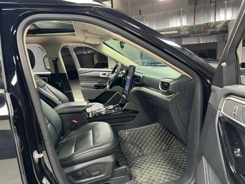 成都21年福特探险者5