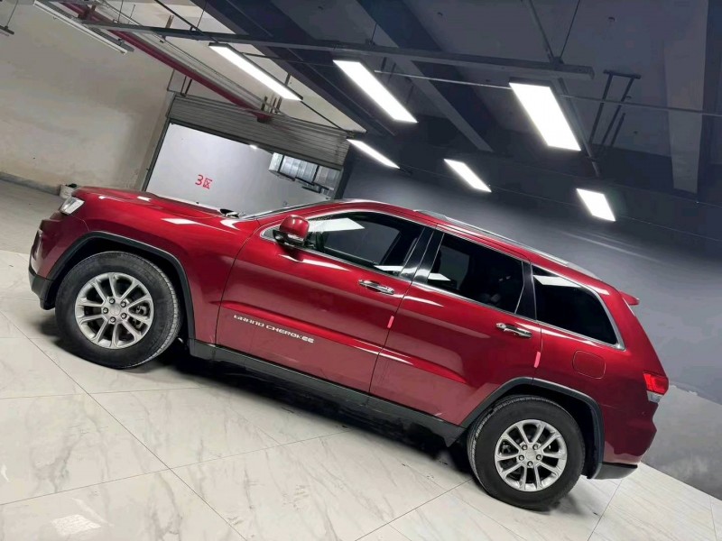 成都16年Jeep大切诺基3