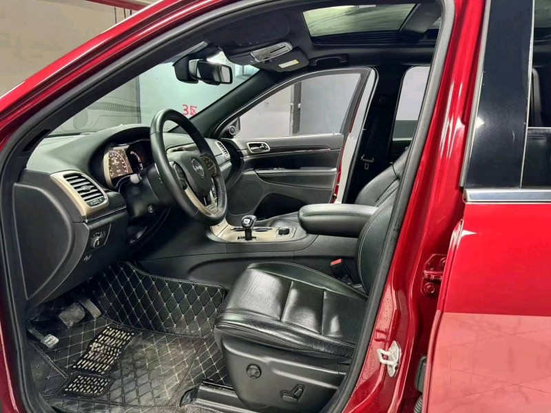 成都16年Jeep大切诺基4