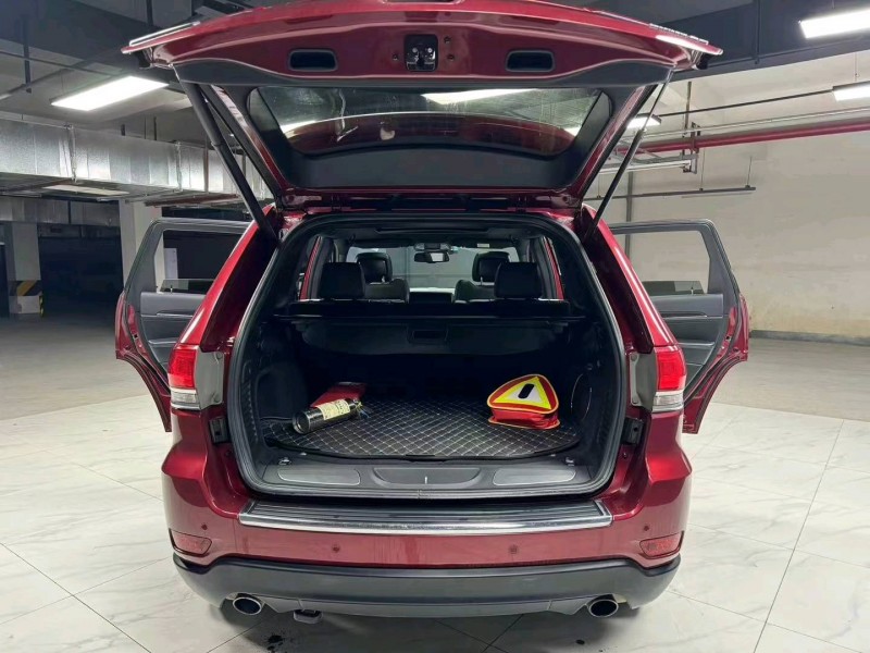 成都16年Jeep大切诺基5