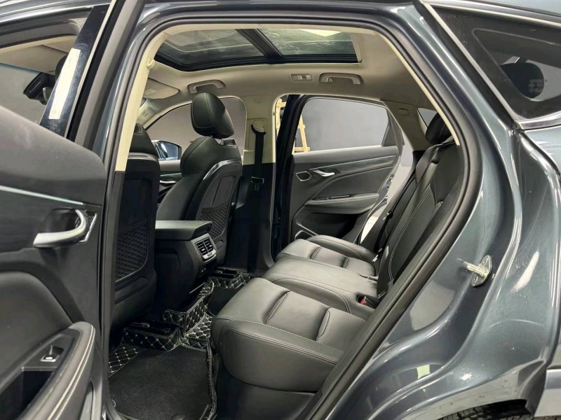 成都19年吉利星越7