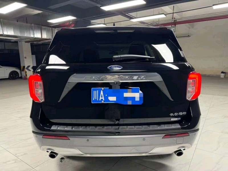 成都21年福特探险者2