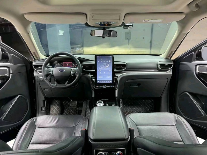 成都21年福特探险者3