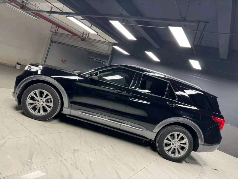 成都21年福特探险者5