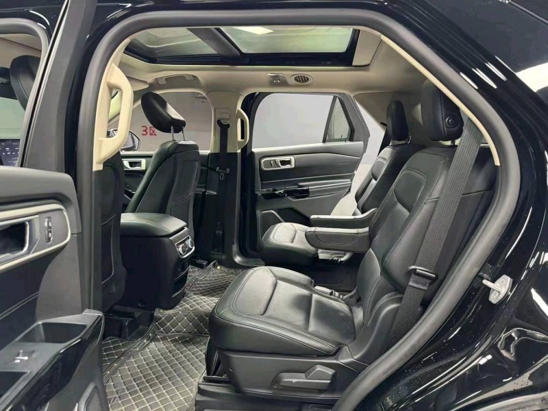 成都21年福特探险者8