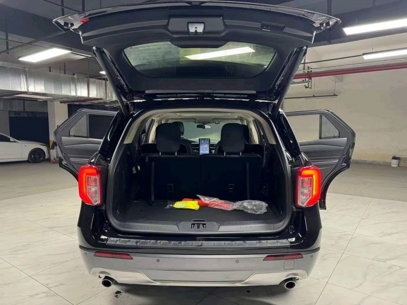 成都21年福特探险者9