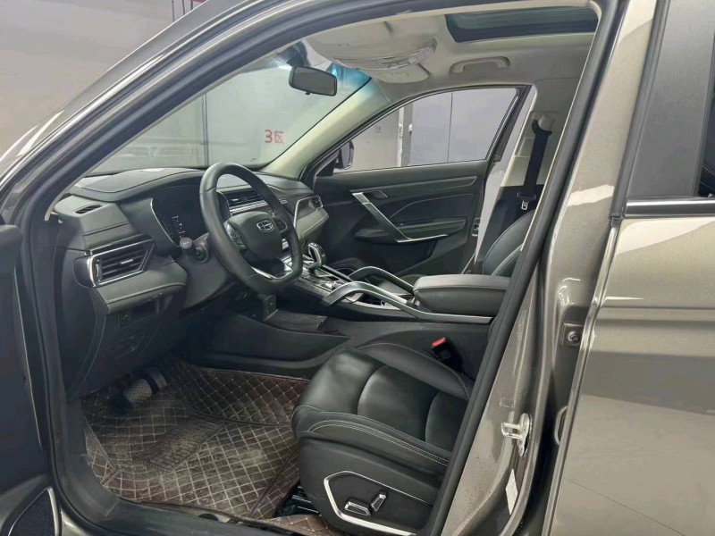 成都21年吉利博越3