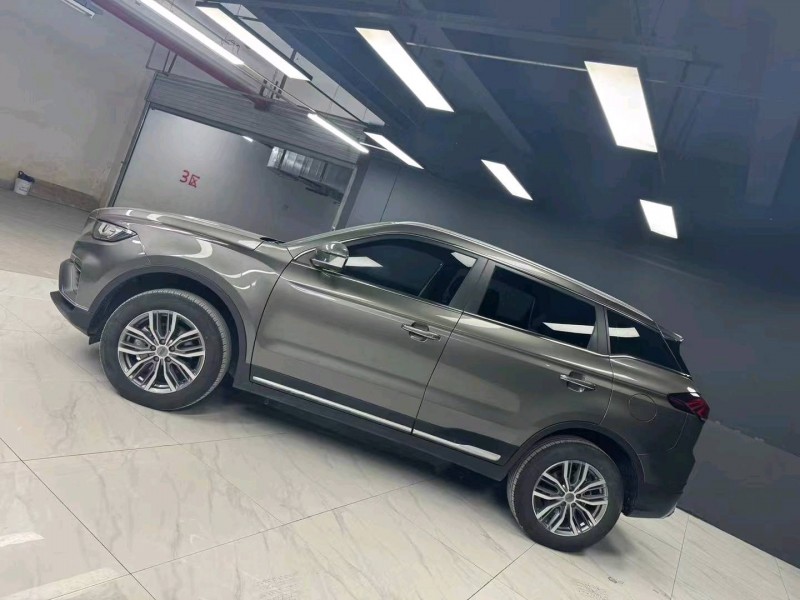 成都21年吉利博越5