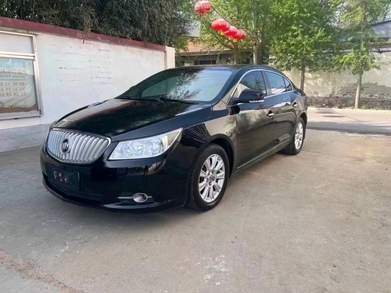 潍坊12年别克君越3