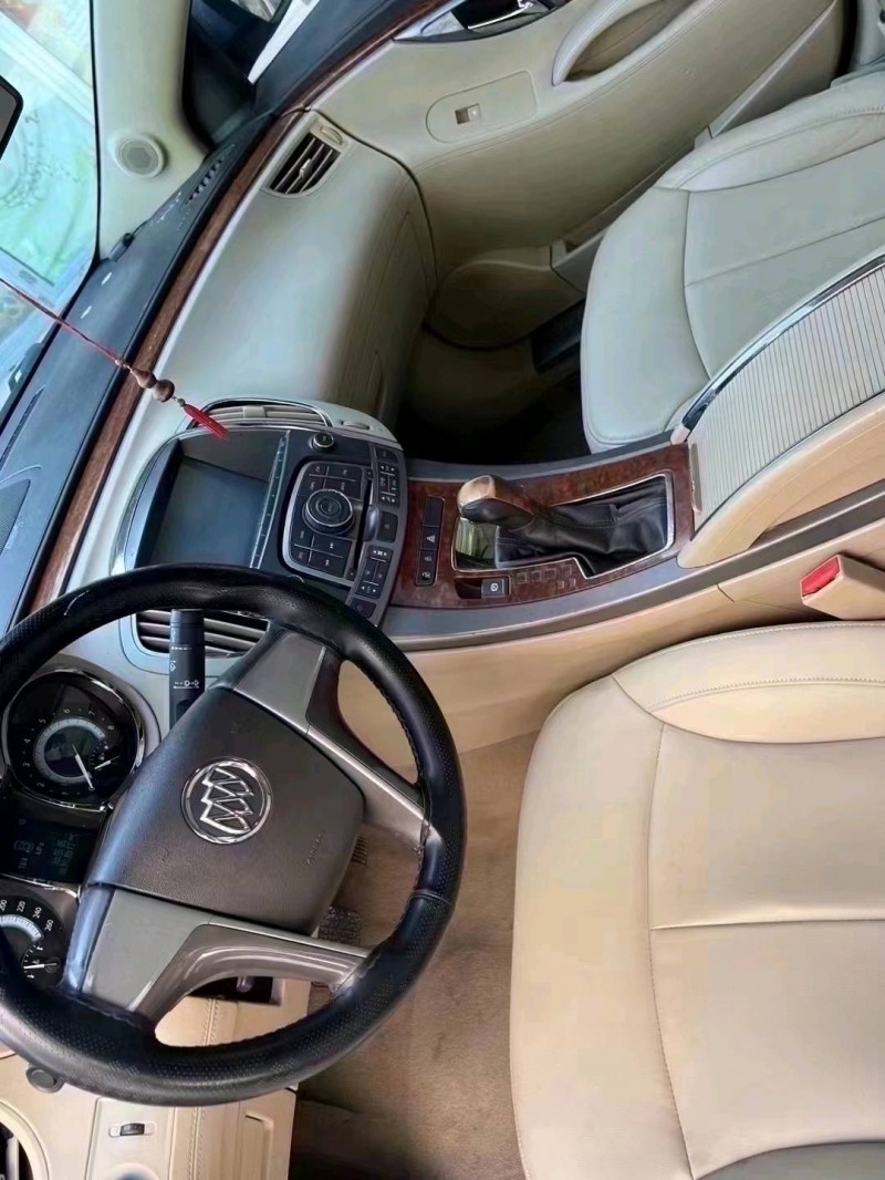 潍坊12年别克君越6