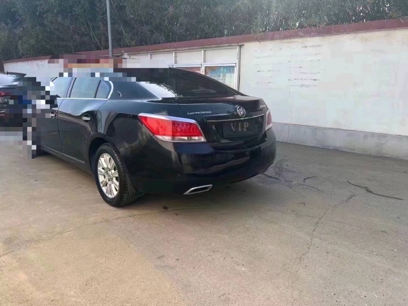 潍坊12年别克君越8