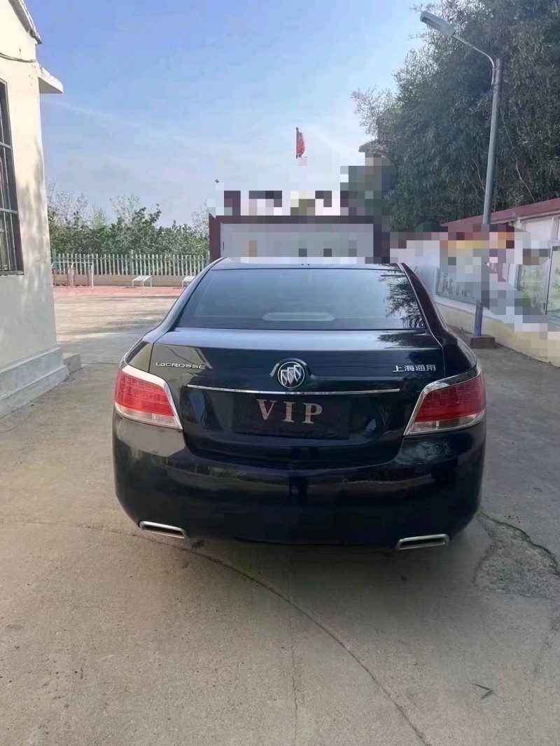 潍坊12年别克君越9