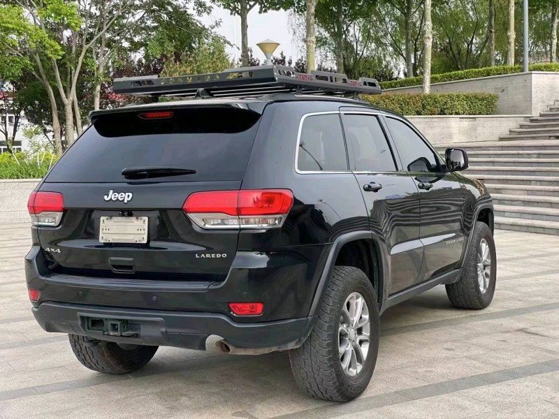 东营15年Jeep大切诺基7