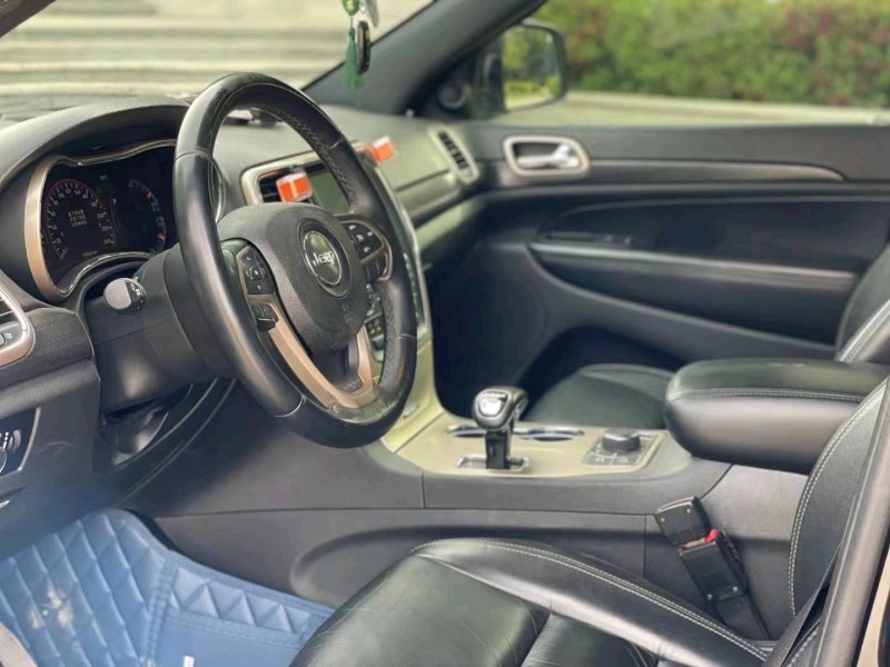 东营15年Jeep大切诺基8