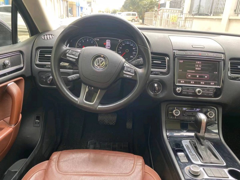 济南16年大众途锐8