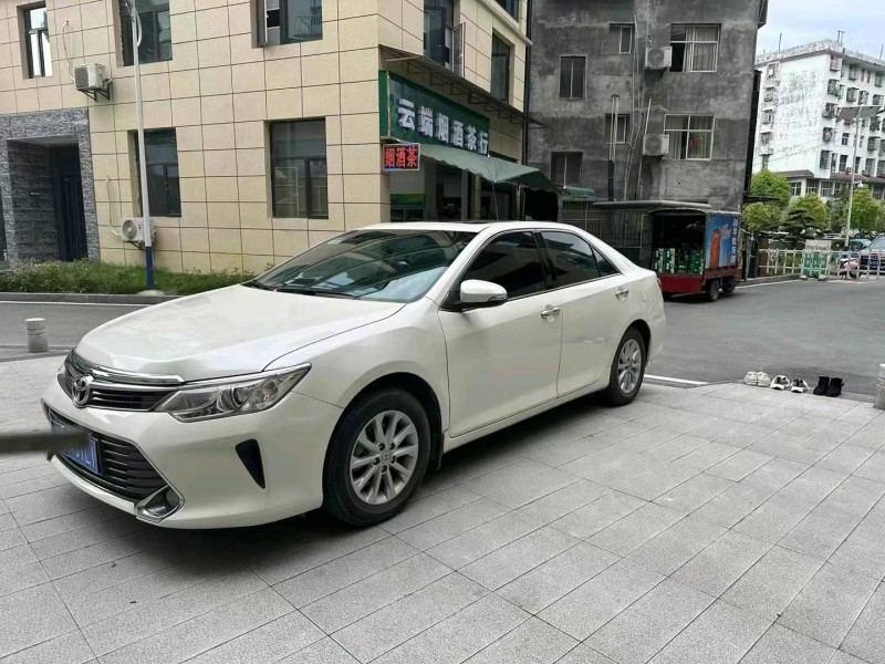 济南15年丰田凯美瑞3