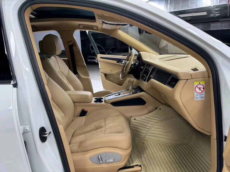 成都18年保时捷Macan7